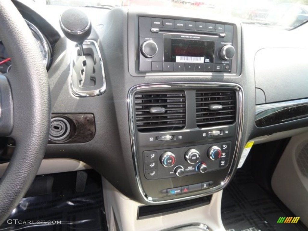 2013 Grand Caravan SXT - Redline 2 Coat Pearl / Black/Light Graystone photo #4