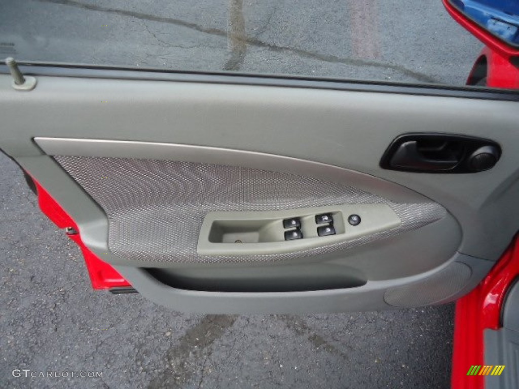 2006 Reno  - Super Red / Gray photo #17