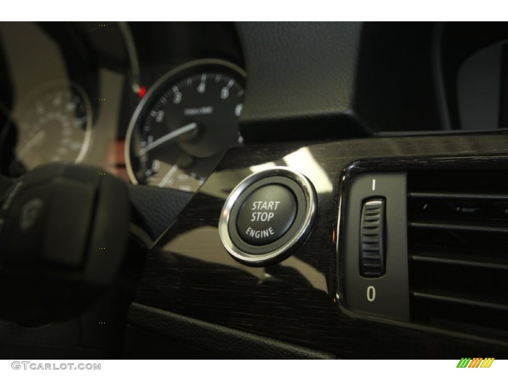 2013 BMW 3 Series 335i Coupe Controls Photo #69353794