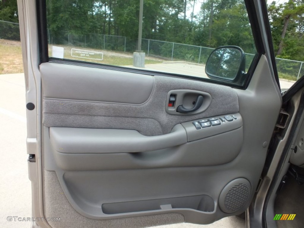1998 Chevrolet Blazer LS Beige Door Panel Photo #69357153
