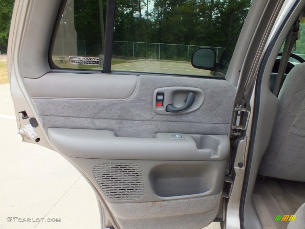 1998 Chevrolet Blazer LS Beige Door Panel Photo #69357166