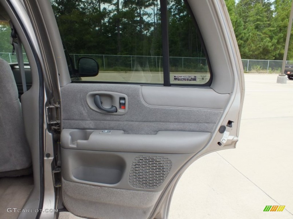 1998 Chevrolet Blazer LS Beige Door Panel Photo #69357175