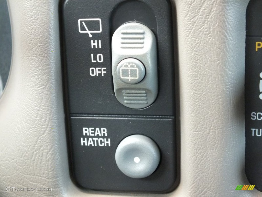 1998 Chevrolet Blazer LS Controls Photo #69357319
