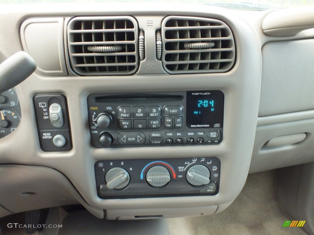 1998 Chevrolet Blazer LS Controls Photo #69357328