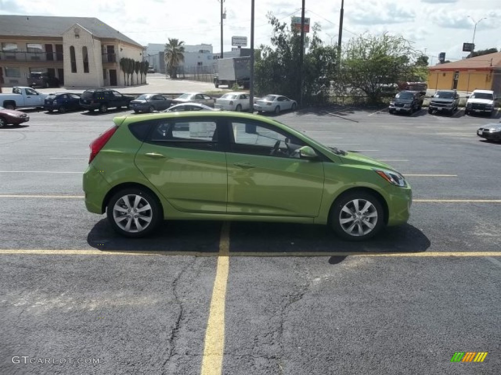2013 Accent SE 5 Door - Electrolyte Green / Black photo #5