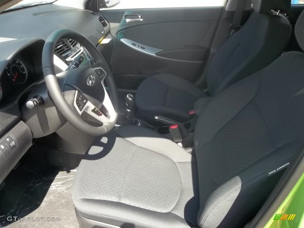 2013 Accent SE 5 Door - Electrolyte Green / Black photo #10