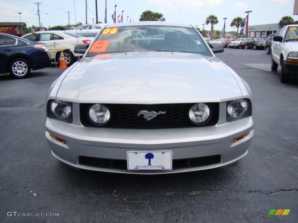 2006 Mustang GT Deluxe Coupe - Satin Silver Metallic / Dark Charcoal photo #3