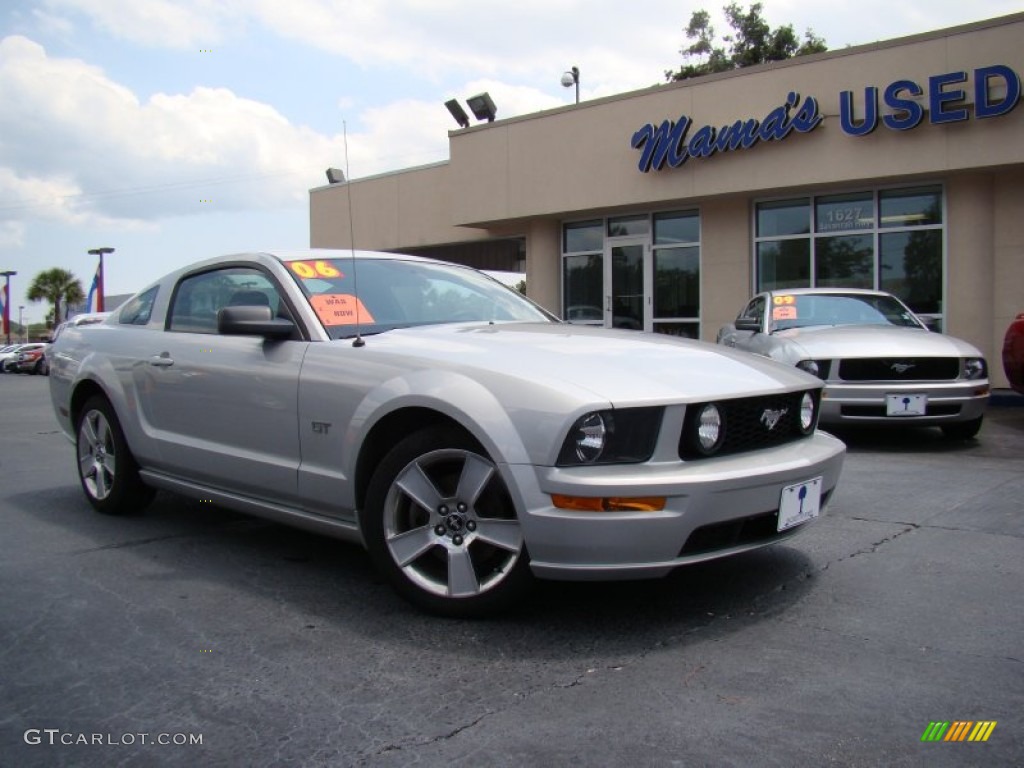 2006 Mustang GT Deluxe Coupe - Satin Silver Metallic / Dark Charcoal photo #25