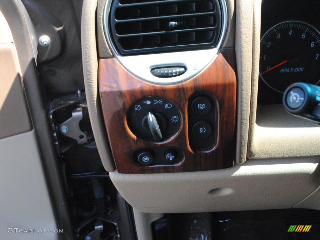 2003 GMC Envoy XL SLT 4x4 Controls Photo #69367030