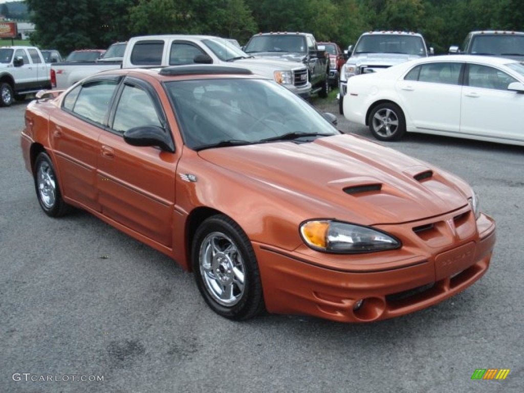 2004 Grand Am GT Sedan - Fusion Orange Metallic / Dark Pewter photo #2