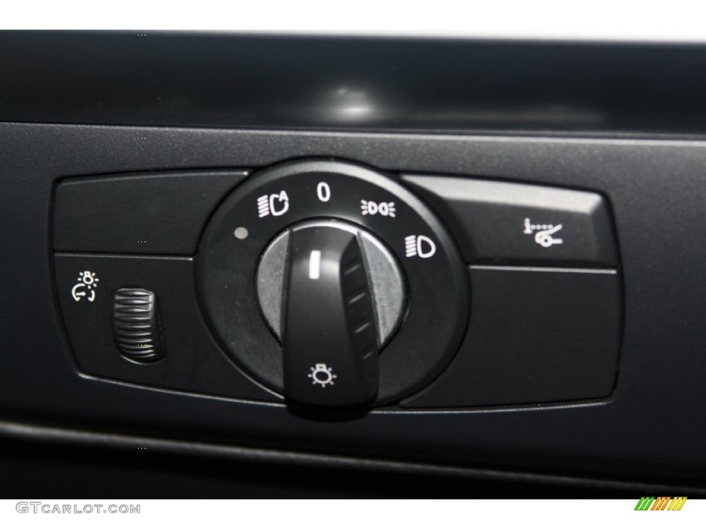 2012 BMW X6 M Standard X6 M Model Controls Photo #69368131