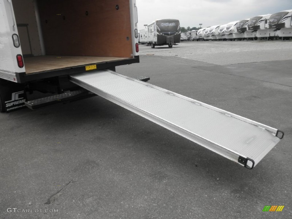 2012 GMC Savana Cutaway 3500 Commercial Moving Truck Pull Out Aluminum Ramp Photo #69374383