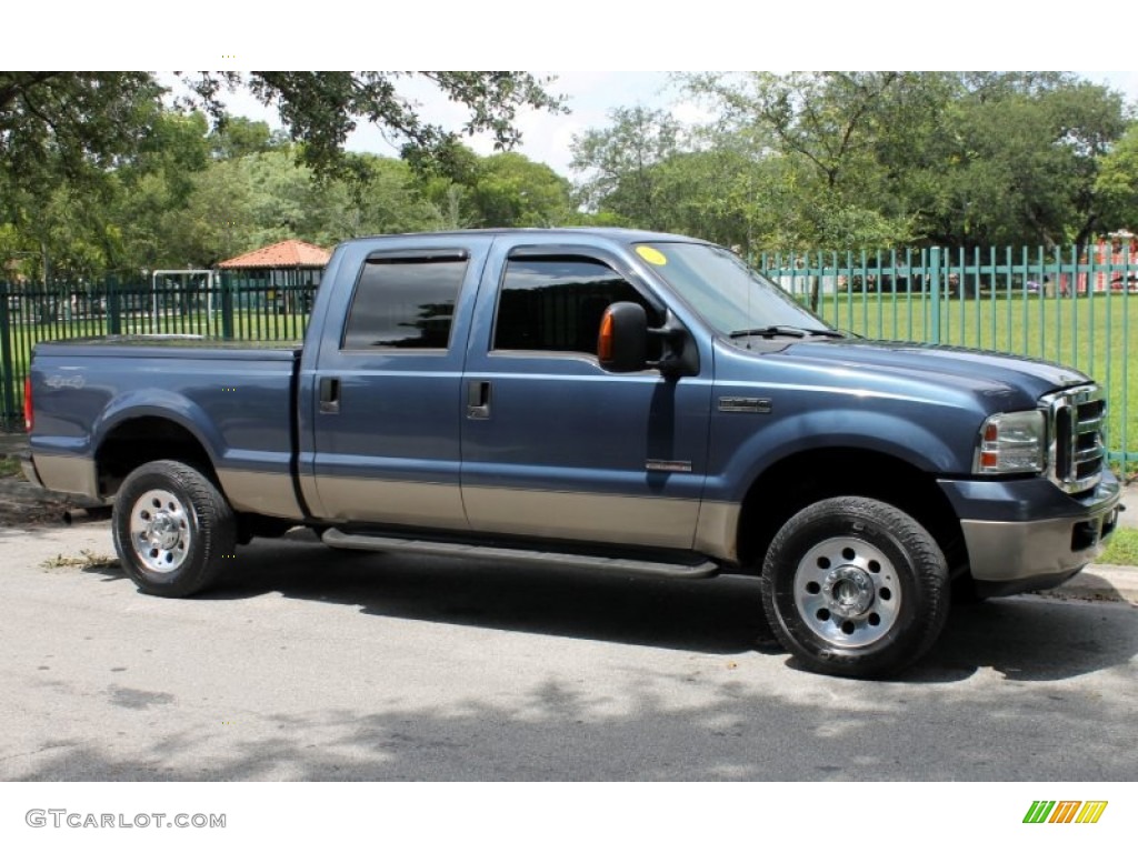 Medium Wedgewood Blue Metallic 2005 Ford F250 Super Duty Lariat Crew Cab 4x4 Exterior Photo #69375148