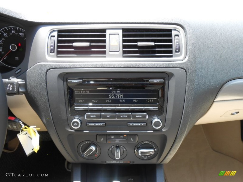 2013 Volkswagen Jetta TDI Sedan Controls Photo #69378172