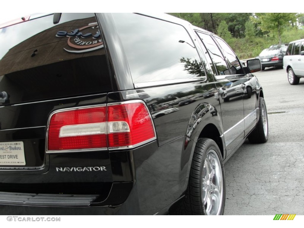 2008 Navigator L Elite - Black / Charcoal Black photo #12