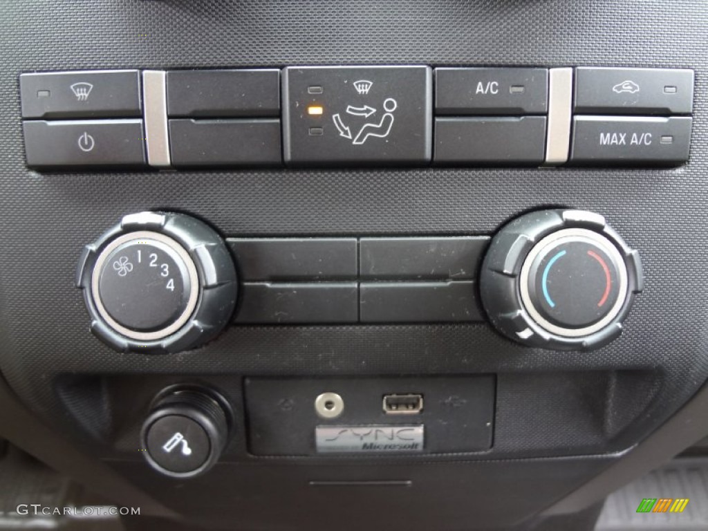 2009 Ford F150 STX SuperCab 4x4 Controls Photo #69381148