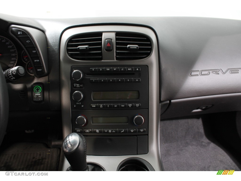 2007 Chevrolet Corvette Coupe Controls Photo #69381337
