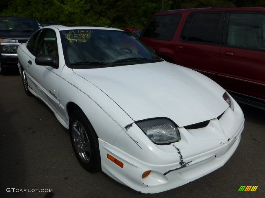2002 Sunfire SE Coupe - Arctic White / Graphite photo #1