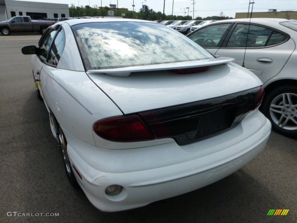 2002 Sunfire SE Coupe - Arctic White / Graphite photo #3