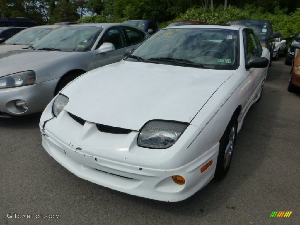 2002 Sunfire SE Coupe - Arctic White / Graphite photo #4