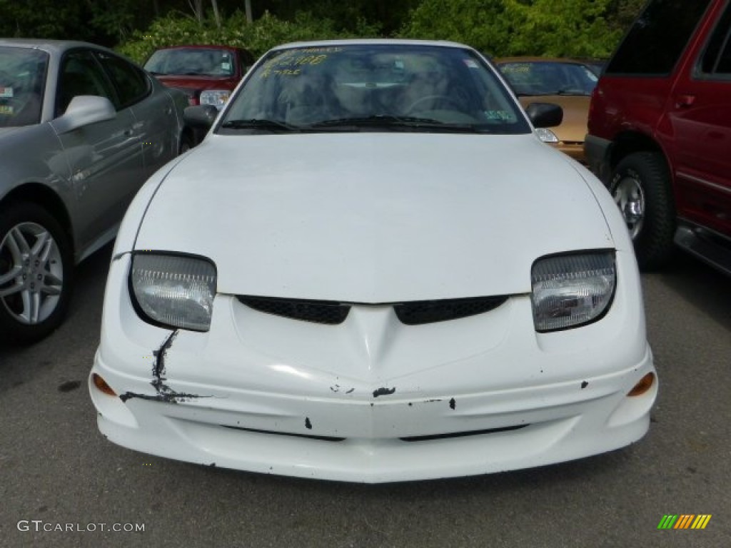 2002 Sunfire SE Coupe - Arctic White / Graphite photo #5