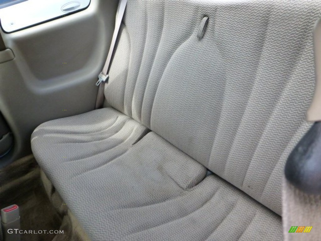 2002 Sunfire SE Coupe - Arctic White / Graphite photo #8