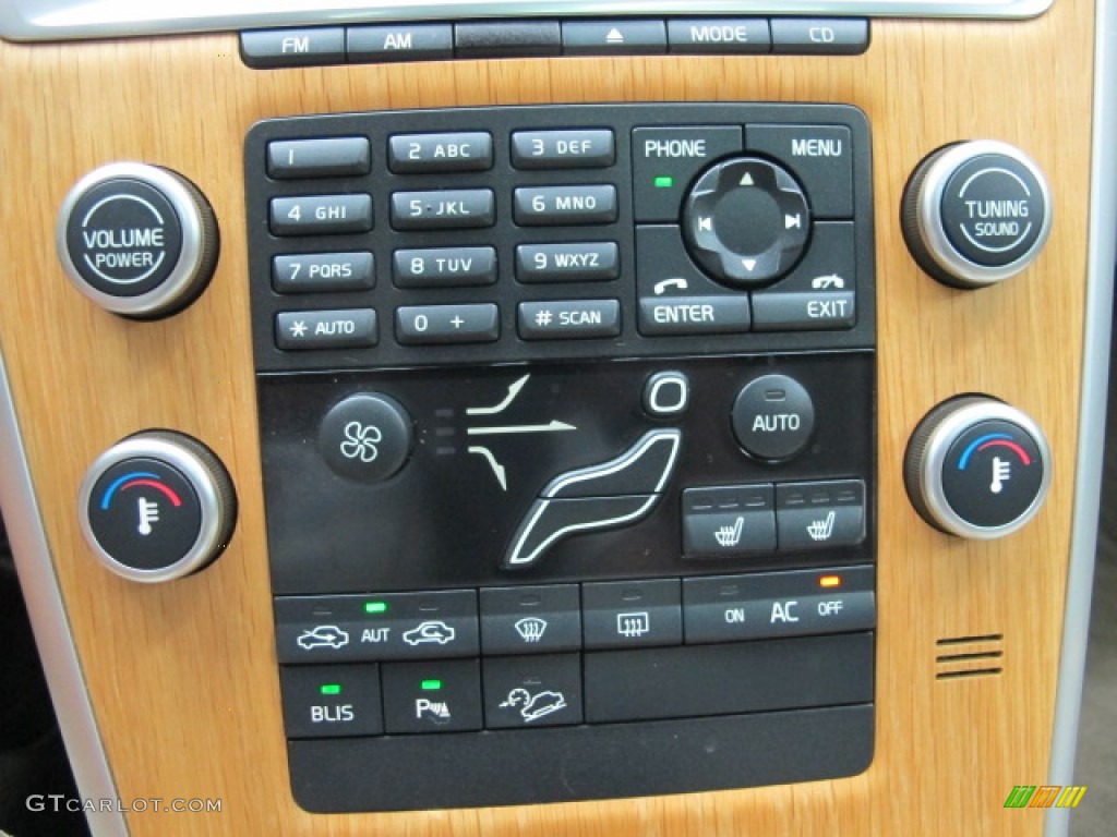 2010 Volvo XC60 3.2 AWD Controls Photo #69387808