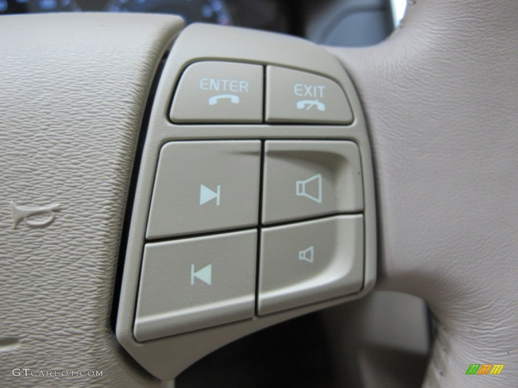 2010 Volvo XC60 3.2 AWD Controls Photo #69387835