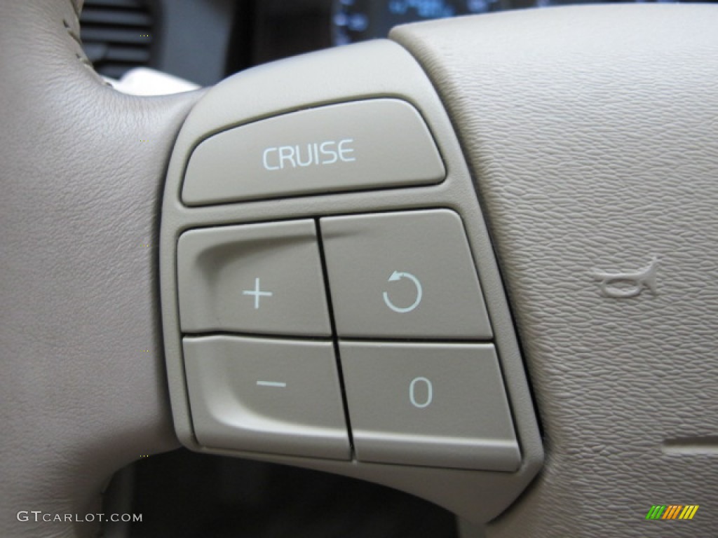 2010 Volvo XC60 3.2 AWD Controls Photo #69387847