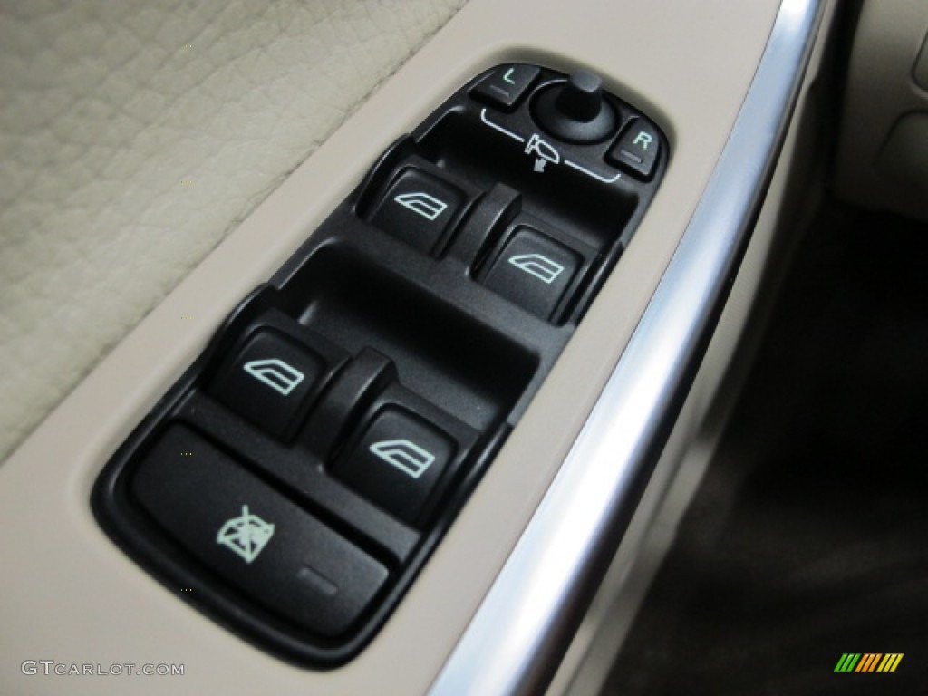 2010 Volvo XC60 3.2 AWD Controls Photo #69387865