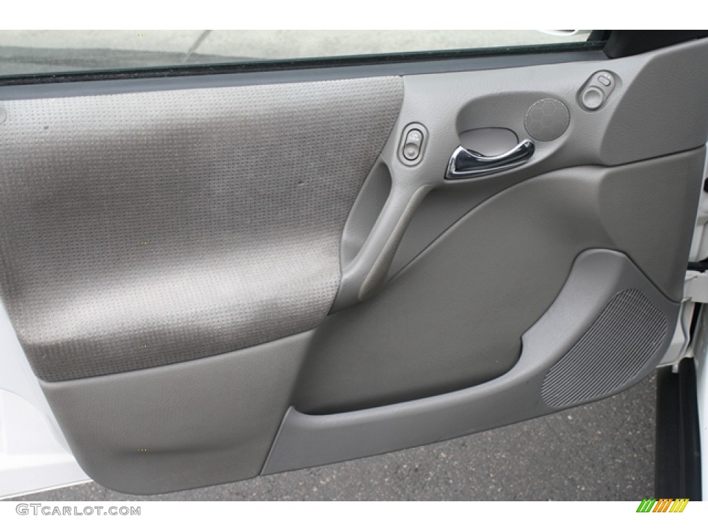 2001 Saturn L Series LW200 Wagon Gray Door Panel Photo #69393076