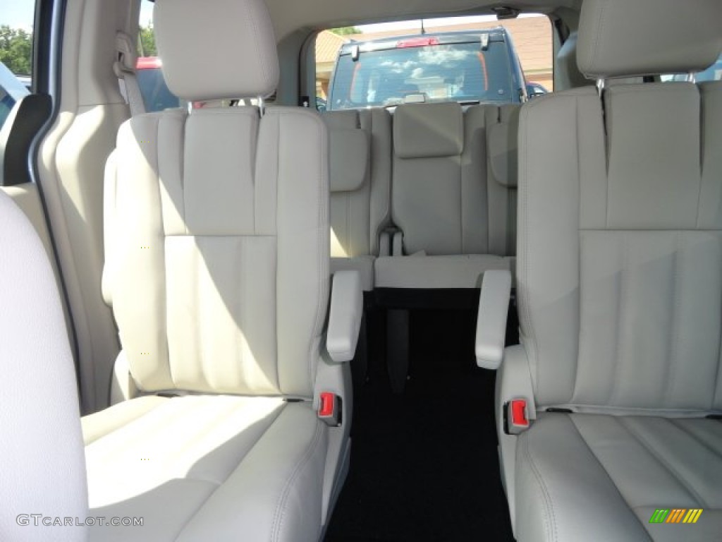 2013 Town & Country Touring - Crystal Blue Pearl / Dark Frost Beige/Medium Frost Beige photo #7