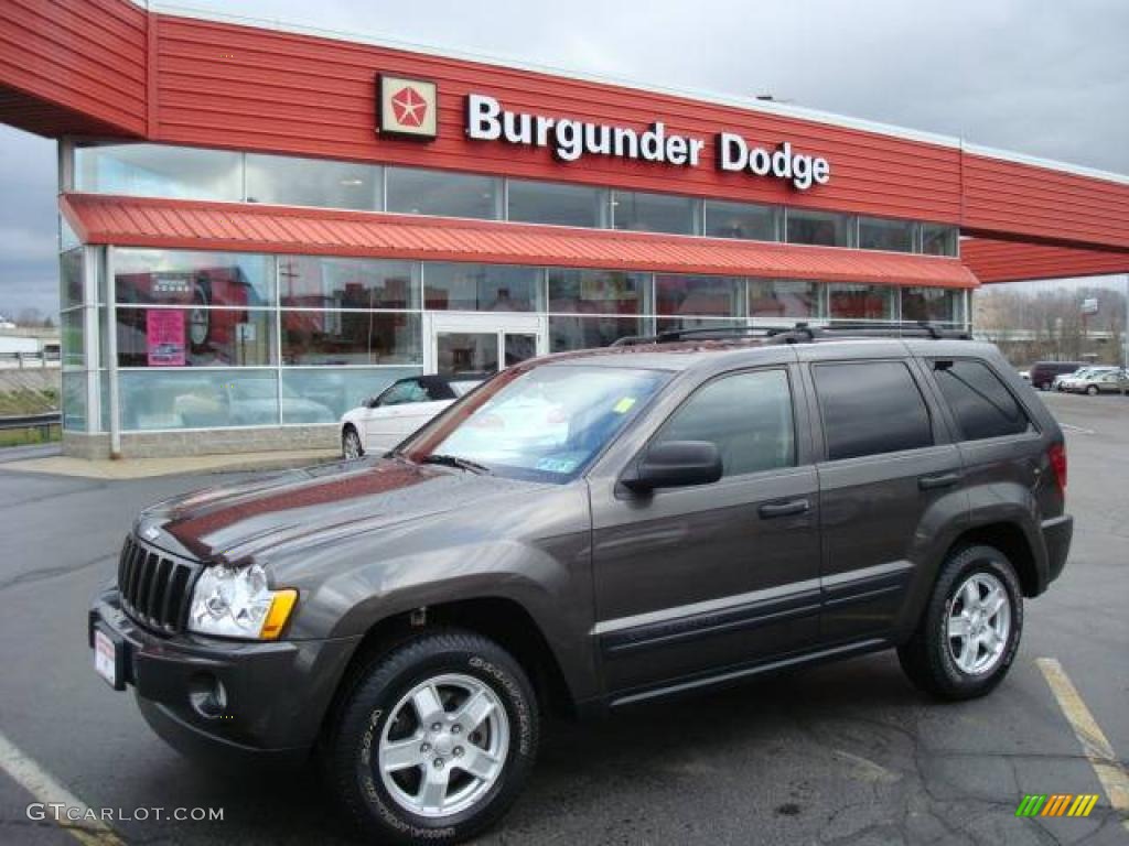 Dark Khaki Pearl Jeep Grand Cherokee