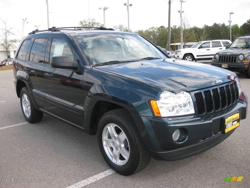 2005 Grand Cherokee Laredo - Deep Beryl Green Pearl / Medium Slate Gray photo #11