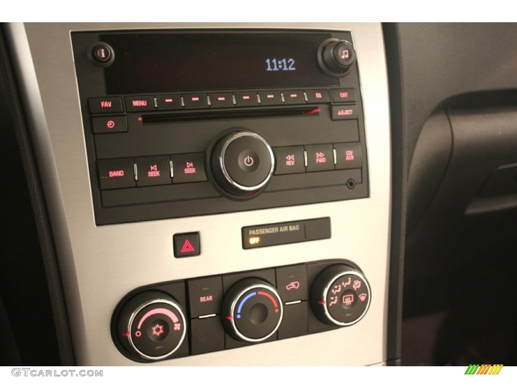 2010 GMC Acadia SL AWD Controls Photos