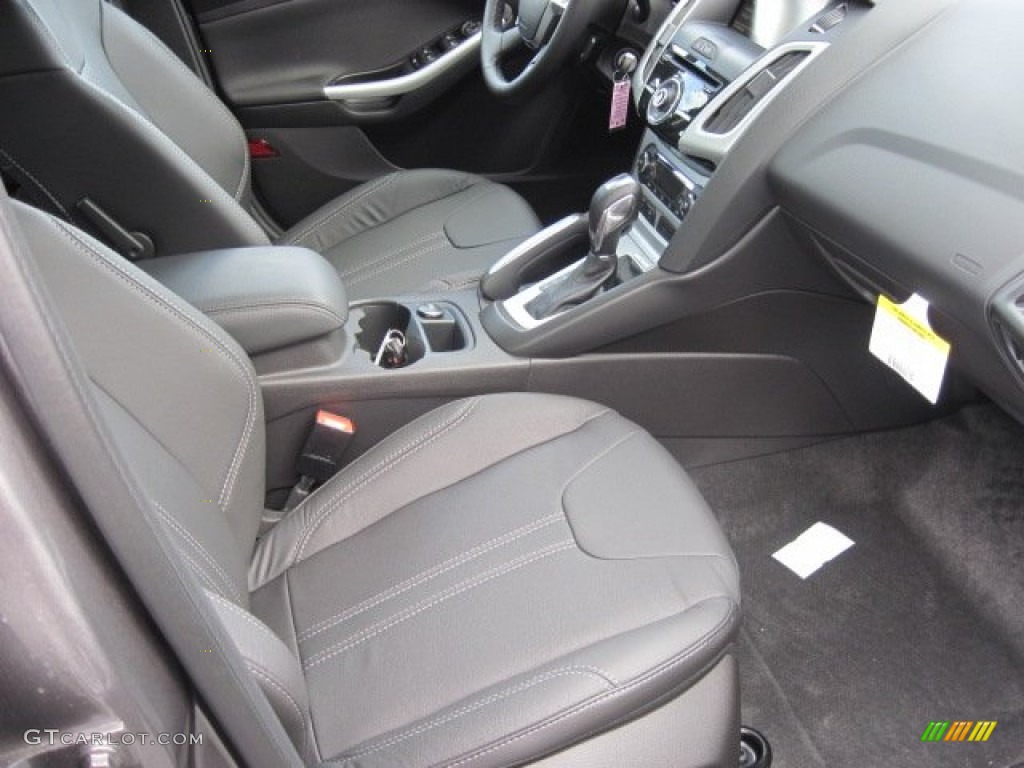 Charcoal Black Interior 2013 Ford Focus SE Sedan Photo #69398059