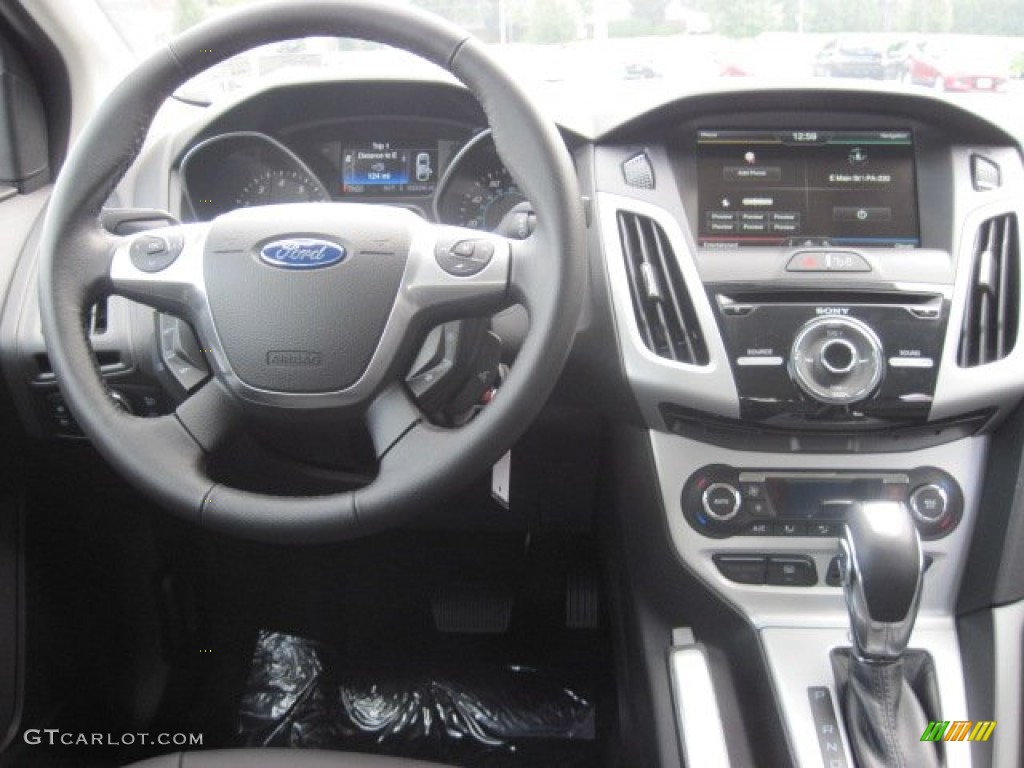 2013 Ford Focus SE Sedan Charcoal Black Dashboard Photo #69398066