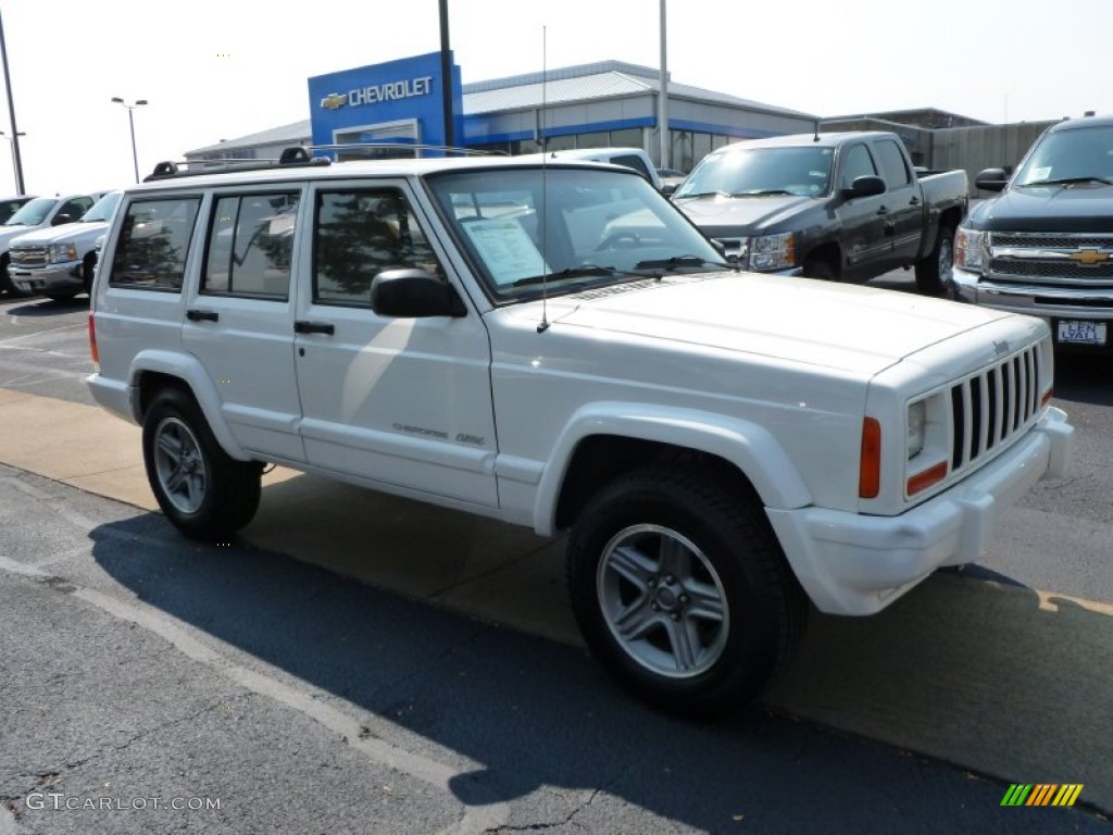 2000 Cherokee Classic - Stone White / Camel Beige photo #2