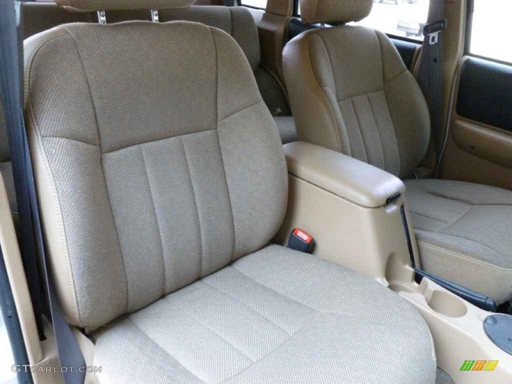 2000 Cherokee Classic - Stone White / Camel Beige photo #13