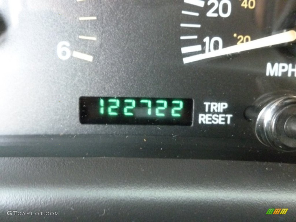 2000 Cherokee Classic - Stone White / Camel Beige photo #23