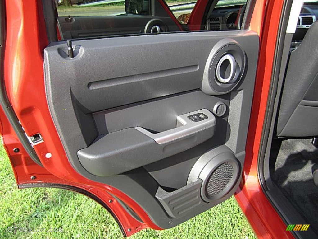 2007 Dodge Nitro R/T 4x4 Door Panel Photos