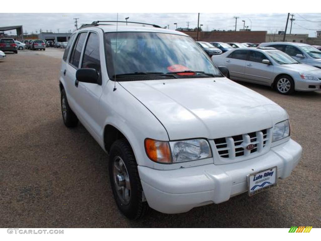 White Kia Sportage