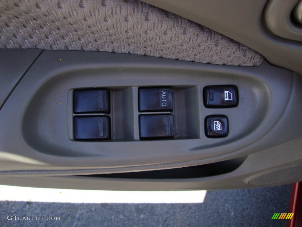 2004 Nissan Sentra 1.8 S Controls Photo #69408312