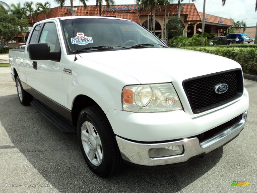 2004 F150 XLT SuperCab - Oxford White / Medium Graphite photo #1