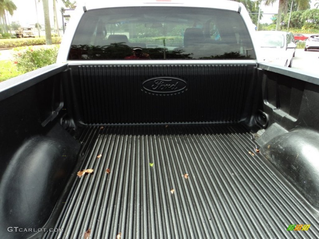 2004 F150 XLT SuperCab - Oxford White / Medium Graphite photo #8