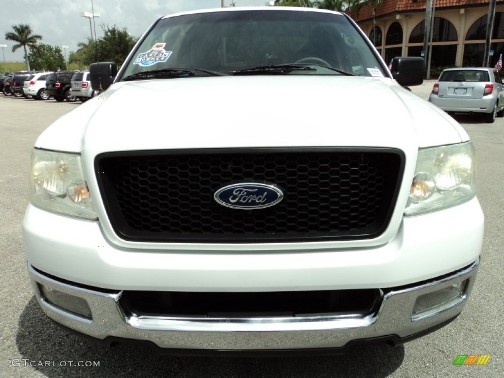 2004 F150 XLT SuperCab - Oxford White / Medium Graphite photo #15
