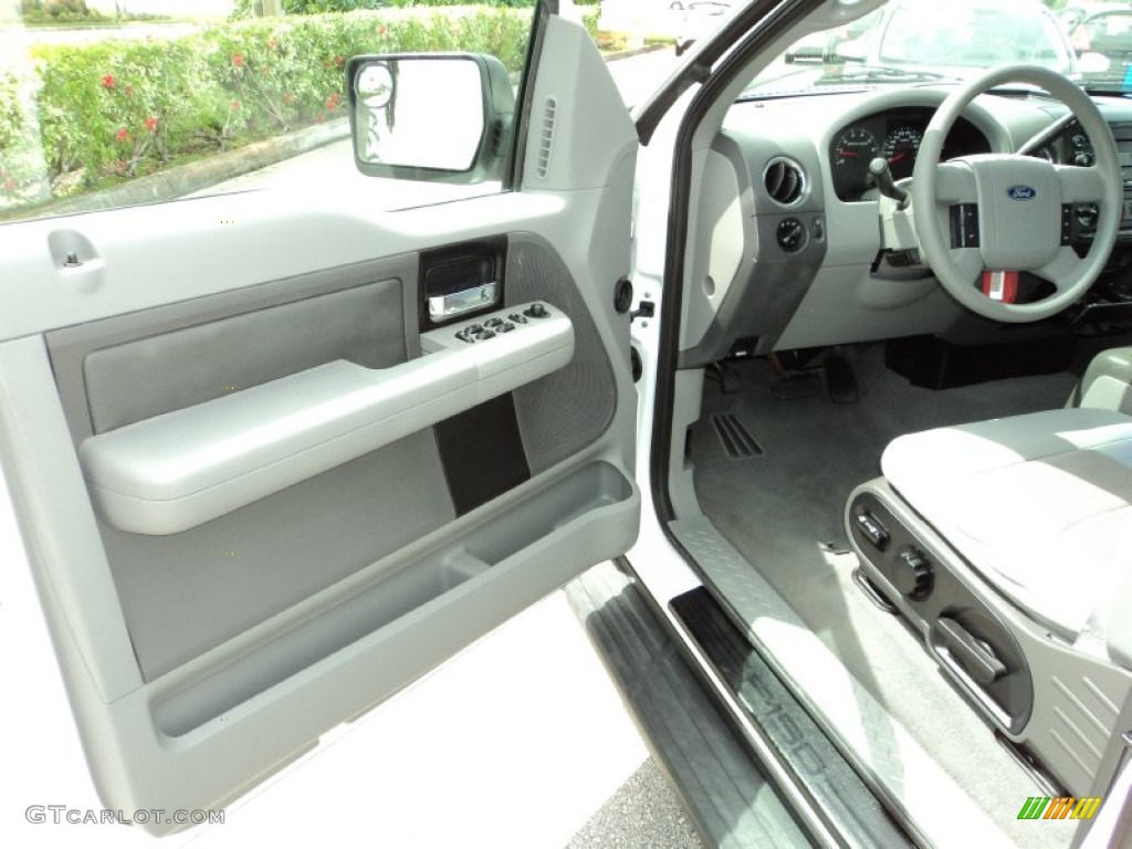 2004 F150 XLT SuperCab - Oxford White / Medium Graphite photo #16