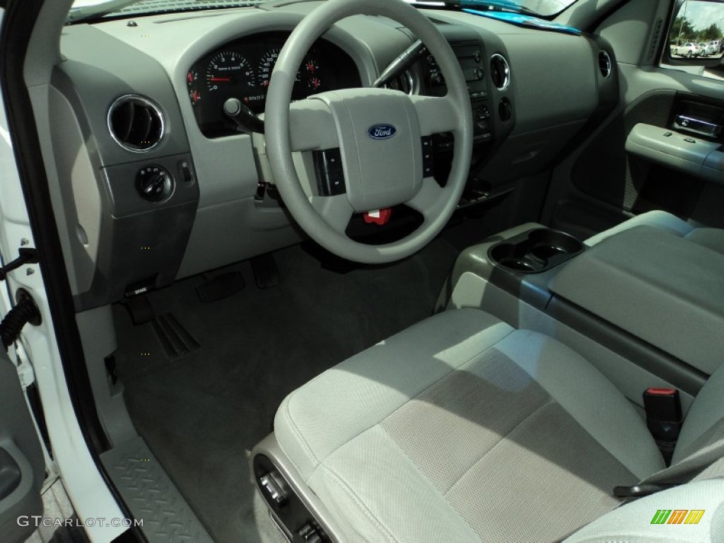 2004 F150 XLT SuperCab - Oxford White / Medium Graphite photo #17