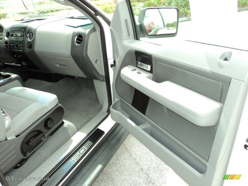 2004 F150 XLT SuperCab - Oxford White / Medium Graphite photo #19