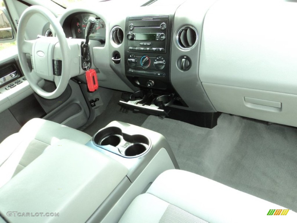 2004 F150 XLT SuperCab - Oxford White / Medium Graphite photo #22